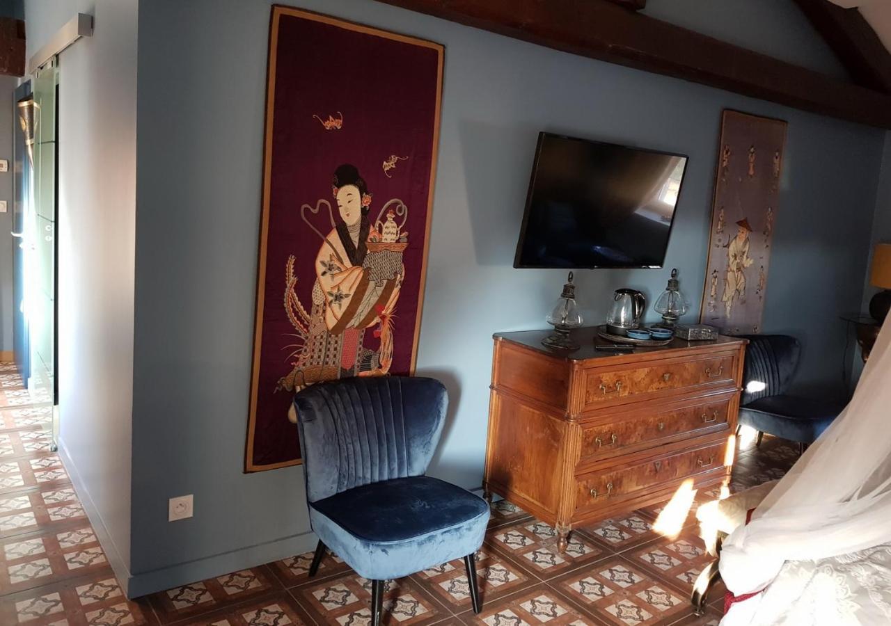 Chateau Des Perichons Poncins Esterno foto
