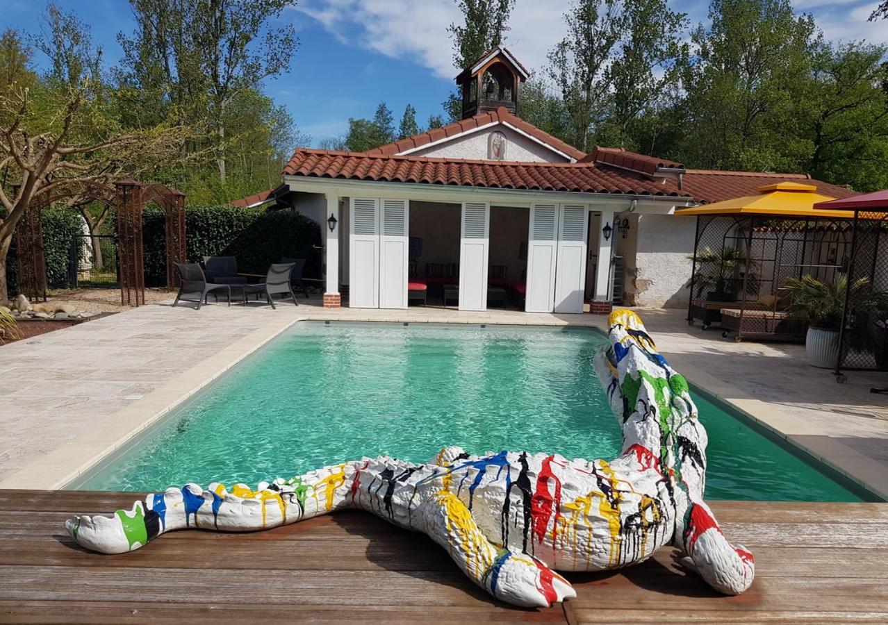 Chateau Des Perichons Poncins Esterno foto